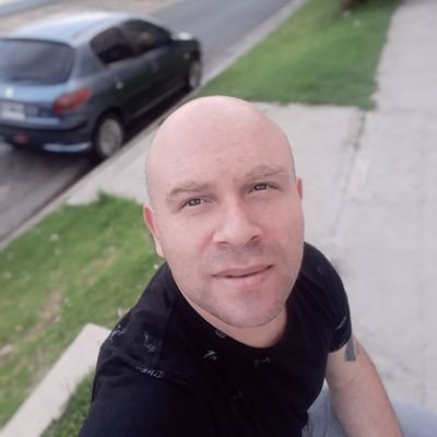 LucasPela84's profile picture. Cuando el calzado es comodo uno se olvida del pie lo sencillo es lo adecuado,descenvulvete en el oceano y fluye como la corriente.. Dejate ser tal cual eres!!