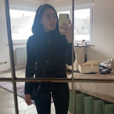 virginiamoyaa's profile picture. ♋︎. 5ft of sarcasm.