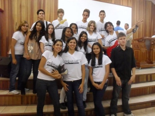 Departamento de adolescentes da IMW Cosmópolis. Lideres/leaders, Vanessa, Gean e pastor Gessivaldo.
IMW Cosmopolis church adolescents department.