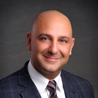 Self proclaimed foodie that loves sports, politics and most things nerdy. Do a little insurance to pay the bills.