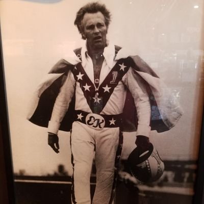 Passionate digital pioneer- loves sports, tech & food. still playing hockey. Tweets bout... sports, music, art, food and whatnots!
