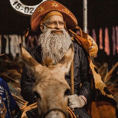 O Velho, um burrinho e a chave. Desde 1921 abrindo o Carnaval de Olinda.
Patrimônio Vivo de Pernambuco.