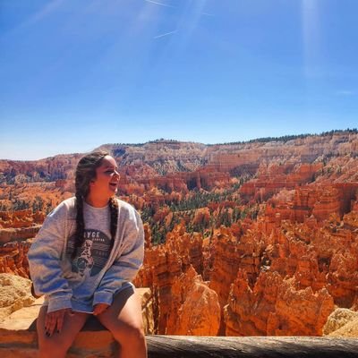 lopesiarra's profile picture. idk man I like myself 🤷‍♀️