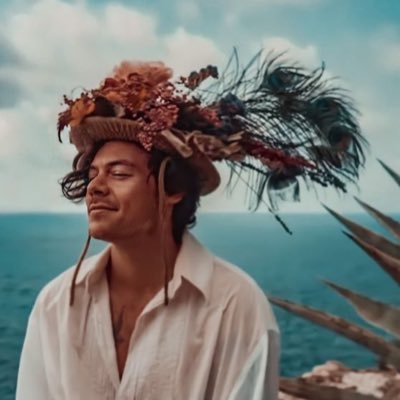 if i could fly, i’d be coming right back home to you larry 💙💚 ~ she/they ~ 20 ~ bi