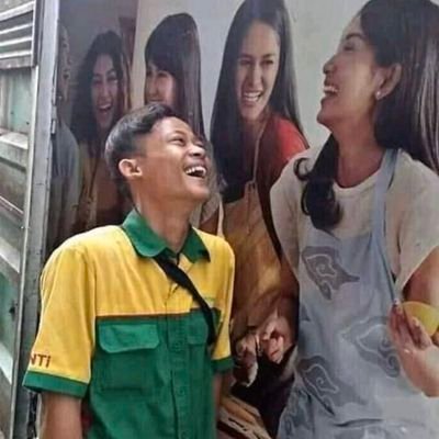 helawwwwww's profile picture. blogger naik down