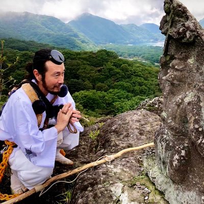 忘れられかけている御山への祈りの心を今の世に広めたく「祈りの山旅」の屋号で登拝 参拝の案内人として活動中。本山派山伏。夏季は富士山ガイドとして霊峰富士へ。 合気道や古武術の心身の捉え方や使い方も大好物。生命と身体に夢中です。