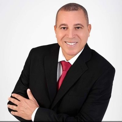 Professor, Economista, Bacharel em Direito, Especialista em Educação, Mestre em Políticas Públicas e Desenvolvimento Regional.