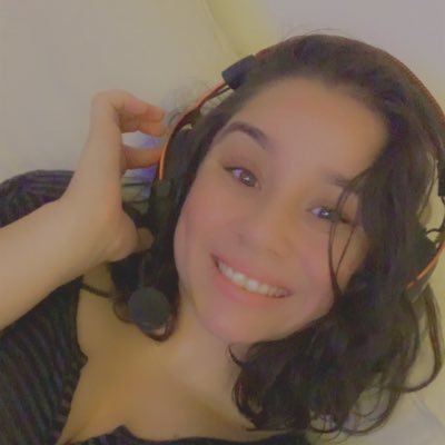 maryjanehippie's profile picture. moon-child ♋️