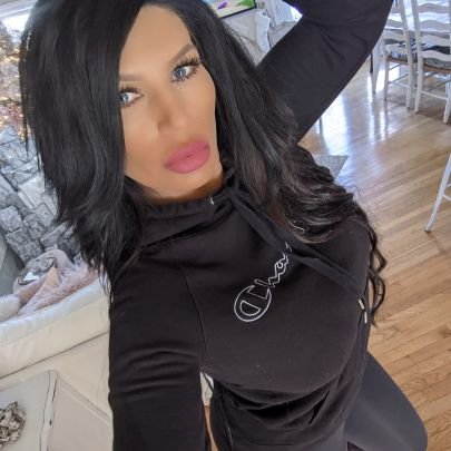 Serena83710406's profile picture. I'm a queen! in her right lol