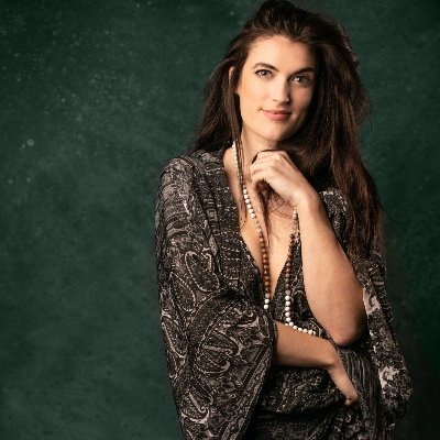 Soprano. @mountviewLDN & @rncmlive grad. Ex @phantomopera Carlotta. Producer for @impropera. Rep’d by @pembertonassocs. She/They