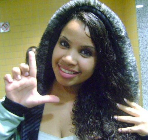 Paulistana 17 anos ,Cristã .Tudo o que eu quero e ser feliz . siga  a Cristo você também .