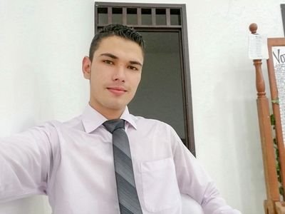 Comunicador social, Periodista en la emisora HJ Doble K Neiva. Un poeta soñador en busca de nuevas historias día a día.