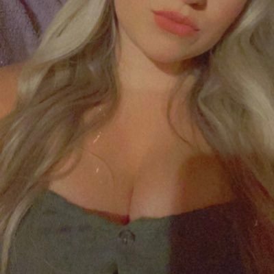 meredithrosexxx's profile picture. 18+ | She/her  | Thick nurse next door 💗 | Click the link to chat with me ⬇️