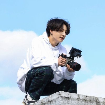 yeeontan_'s profile picture. main: @yeeontaniee
backup acc.
