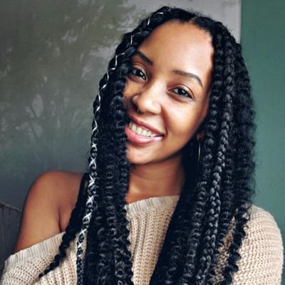 TheCurlyMommy's profile picture. Random thoughts galore 🖤