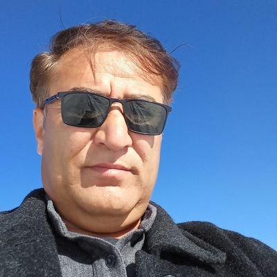 بگو به باد مهربان،
بیا بده مرا تکان!
مثل غبار دامن ات،
پخش شوم به هر کران!