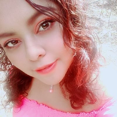 tania_villanela's profile picture. Es difícil entender que, 
no siempre se puede mantener a las personas que queremos,
aprender a soltar es parte del proceso. 
Deja y suelta niña, 
que se vayan.