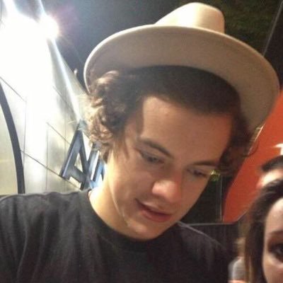 #HARRY;she es toda tuya gorda \\ mi mujer @alwaysyouxotb_