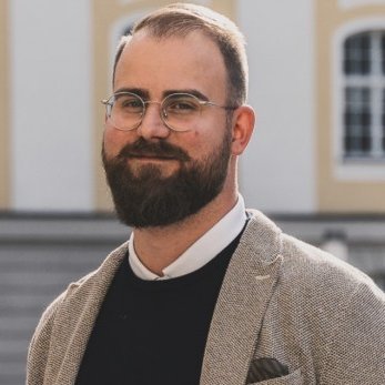 Passionate about Blockchain / DLT, Digital Transformation, Marketing Automation and the overall Customer Experience / Journey.