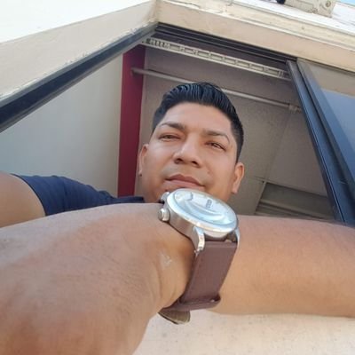 CrisPL83's profile picture. me dijeron que por aquí es por allá..