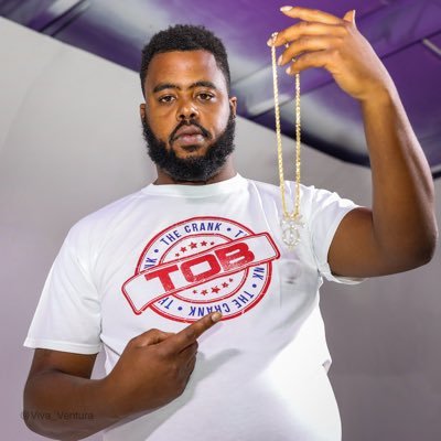 Lead Vocalist For @tobbandandshow | featured on web series #AttentionKills | Community Activist : 301-442-6542 For Bookings Or email takeovaboyz@gmail.com