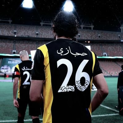 - لا تقف على حزنك كثيرآ، حتماً يوماً ما سيغرب بشكل انيق يليق بصبرك ..!
