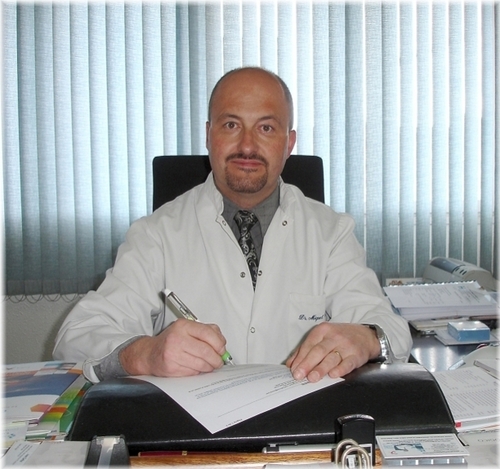 Dr. Miquel Cervantes i Sánchez. Centre de Medecina Estética CervanteStetic. Fundat al 1985. Secretario del COMB,  Med. Estética 2023 . Capacitació pel  COMB.