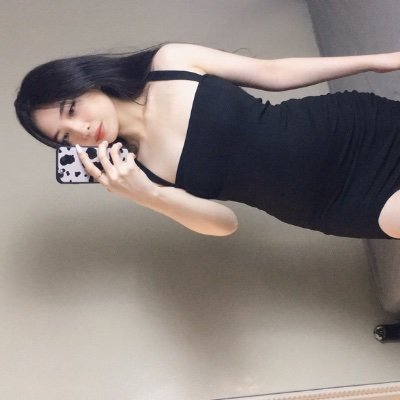 yeulyen's profile picture. Instagram: yeulyen 🍑YouTube Channel: whyyen ☁️ INFJ