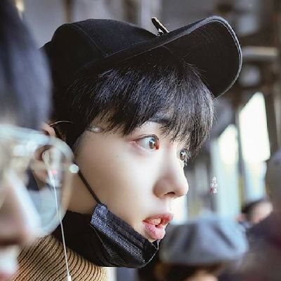 QPtX66LeuD8b8KH's profile picture. 