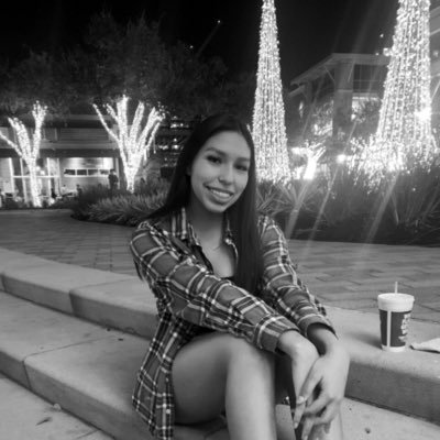 Mercede96454648's profile picture. / martinette / snap chat: mechita.0606 /