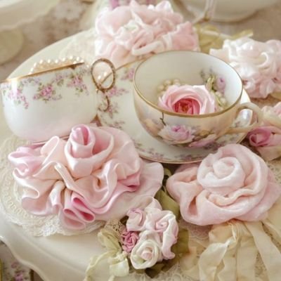 BintTauqeer's profile picture. دنیا میں جو ناموس نبوت کا امیں ہے
گہوارہ رحمت میں ہے وہ خواہ کہیں ہے