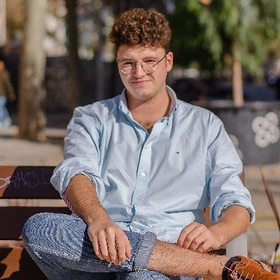 FerrSchez's profile picture. Em dedico a pensar i escriure però aquí nomes escric sense pensar.