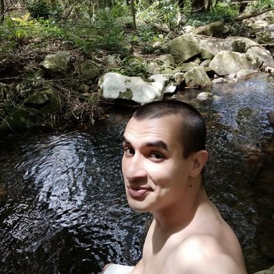 Pai da Emília e da Cecília, companheiro da Dani Matte, programador e amante da natureza.