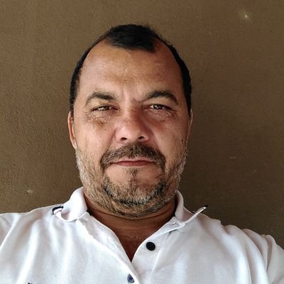 Não me entrego sem lutar, tenho ainda coração, não aprendi a me render que caia o inimigo então...