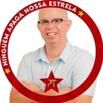 • Sou Ronaldo Castro, graduado em História com especialização em Juventude.