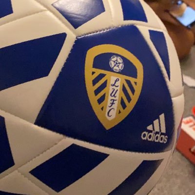 TheMuffDiver7's profile picture. LUFC 👏🏻 🇬🇧