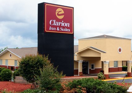 Whether you're getting away for a weekend or a week, for business or pleasure, alone or with the family, we offer inviting accommodations at affordable prices.