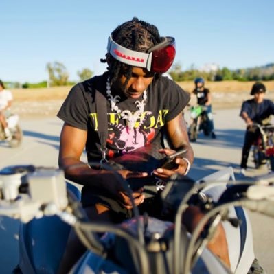 pwezfn's profile picture. 