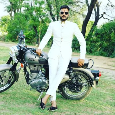 msddevra's profile picture. कुछ  हमारे जैसे लडके तो इस कदर Handsome होते हैं, कि लड़की अपने मन में ही खुद को रिजेक्ट कर लेती है, ये नहीं पटेगा..;-)
