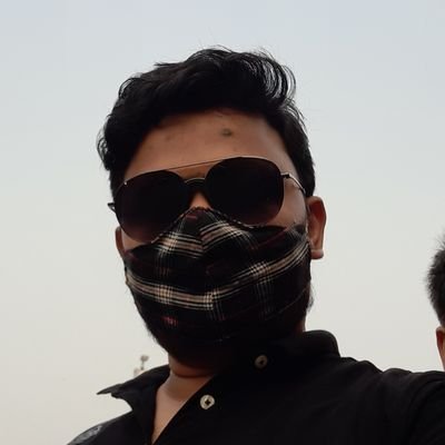 इन उम्र से लंबी सड़को को हमने तो ठहरते देखा नही।।
बस दौड़ती फिरती रहती है मंजिल पे पहूँचते देखा नही।।