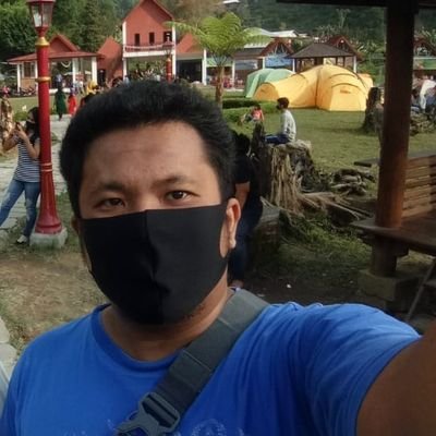 Hanya manusia biasa yg mencoba tuk terus belajar menjadi pribadi yg baik dimata Alloh SWT