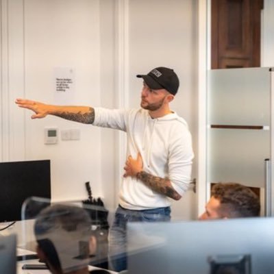 ⌚CEO of my own life ⛏Bitcoin Miner 📈Forex Trader 📉BinaryOption Trader 📊Account Manager 🏅Financial Coach 🚀95% winning rate
