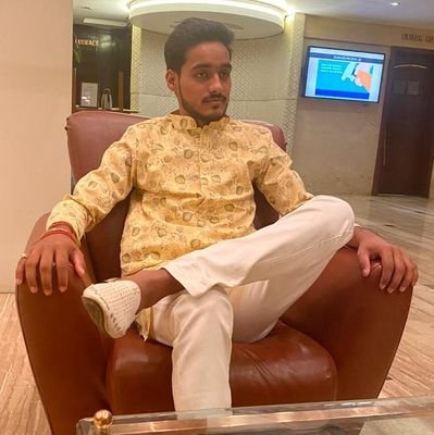 आत्मज्ञान, आत्मसम्मान, आत्मसंयम यह तीनों ही जीवन को परम सम्पन्न बनाते हैं | ~ अंकुर सिंह