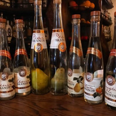 フルーツブランデーの人、略してフルブラ。Mr.FruitBrandy カクテル、ウイスキーなども呟く。コニャック（ブランデー）やマール、カルヴァドスは先人がたくさんいるので、アプリコットとかプラムとか洋梨とか日本ではニッチなブランデーを攻めてます。 あとスポーツ（バスケ中心に）が好きです。※バーテンダーではありません