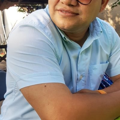 dentista.ciclista de montaña.futbolista.presidente de el programa regalando sonrisas reforma chiapas