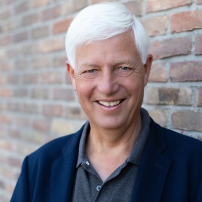 Piet van Adrichem, onderwijsman in ruste. Voorheen directeur/bestuurder Stichting Katholiek Onderwijs Pijnacker. Twittert op persoonlijke titel.