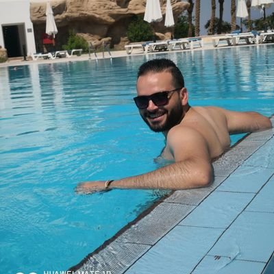 ‏أراكم بقلبي من بلادٍ بعيدةٍ فيا هل تروْني بالفؤادِ على بُعدي ♥️