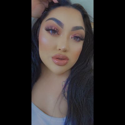 Makeup Lover & Freelance MakeupArtist💄💄Beauty Blogger📽 IpsyOsMember🎀 Insta📸@jennys_glam Snap👻👻 @jennysglam💄 Youtube🎥 @jennysglam