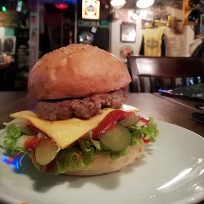 ASHFORKstaff's profile picture. 全粒粉バンズ使用のハンバーガーを中心にボリューム満点のプレート、コース料理、 飲み放題、多数ご用意してます。御予約はお電話かグルナビ👇でお願いします。