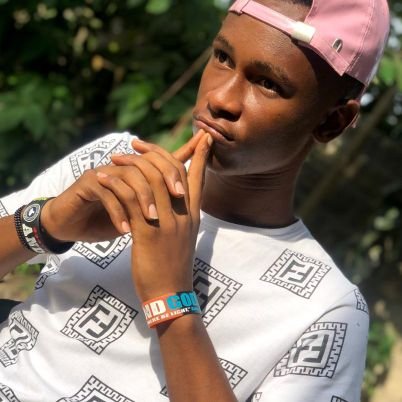 Nigerian Full Breed🇳🇬🇳🇬
Ambitious Footballer⚽⚽
Davido's number 1 fan💪💪
Goodwill Ambassador